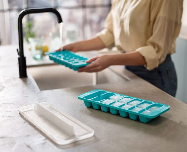 Flow? Pack of 2 Easy-fill Blue Ice-cube Trays - Image 2