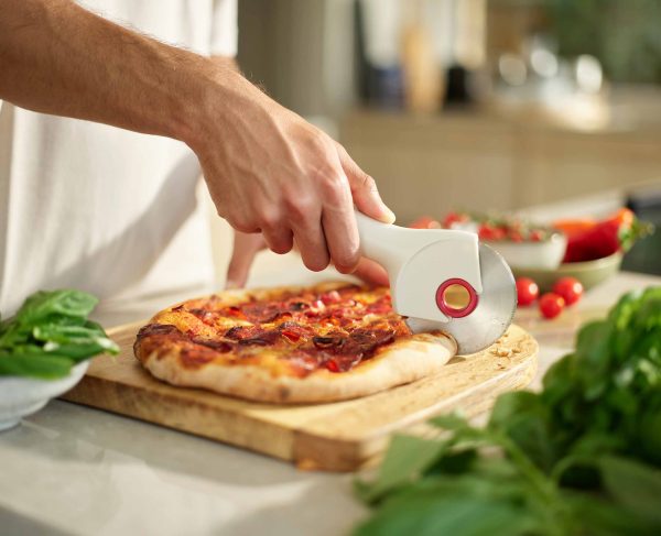 Ringo? Easy-clean Red Pizza Cutter - Image 3