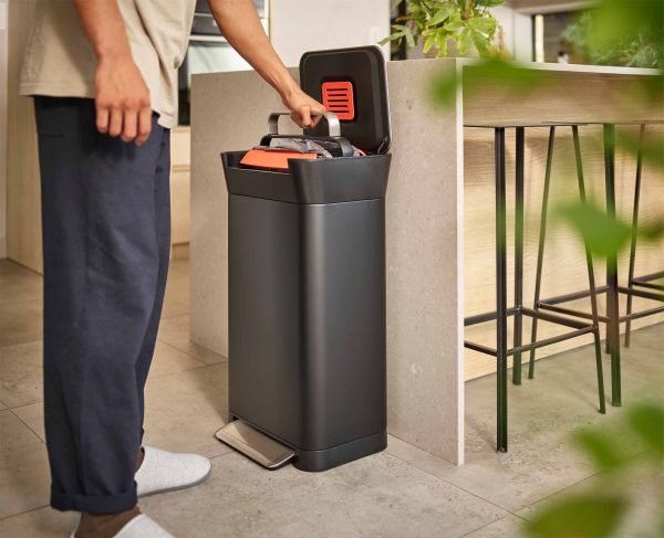 Titan 30L Black Trash Compactor Starter Set - Image 2