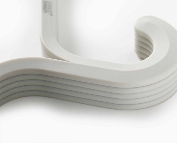 Orderly? Set of 5 Anti-tangle Ecru Clothes Hangers - Image 4
