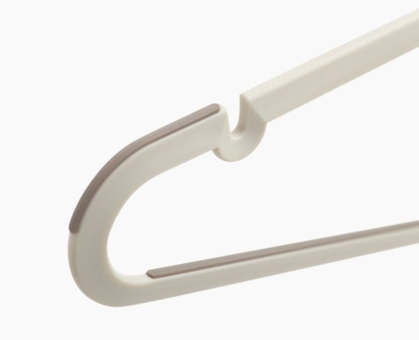 Orderly? Set of 5 Anti-tangle Ecru Clothes Hangers - Image 5
