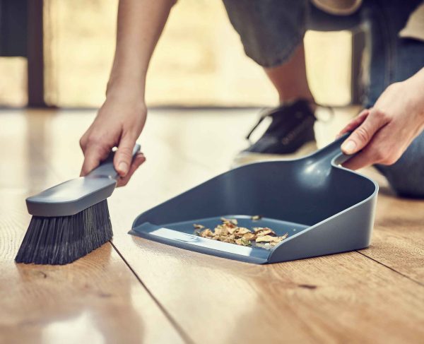 CleanStore Blue Wall-mounted Dustpan & Brush - Image 4