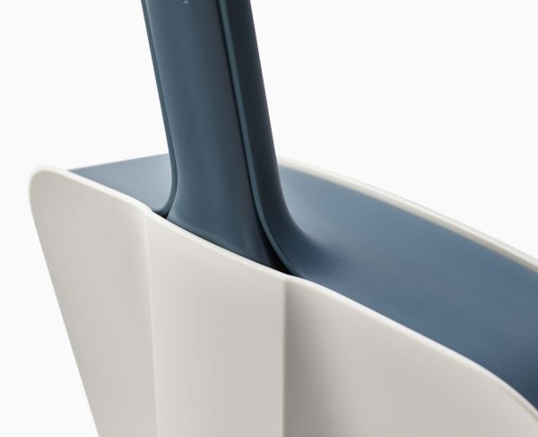 CleanStore Blue Wall-mounted Dustpan & Brush - Image 8