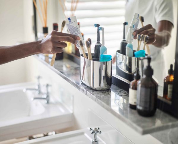 EasyStore? Luxe Large Stainless-steel Toothbrush Caddy - Image 3