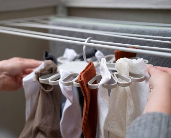 Petal? 22-piece Quick-grip Ecru Drying Hanger - Image 3