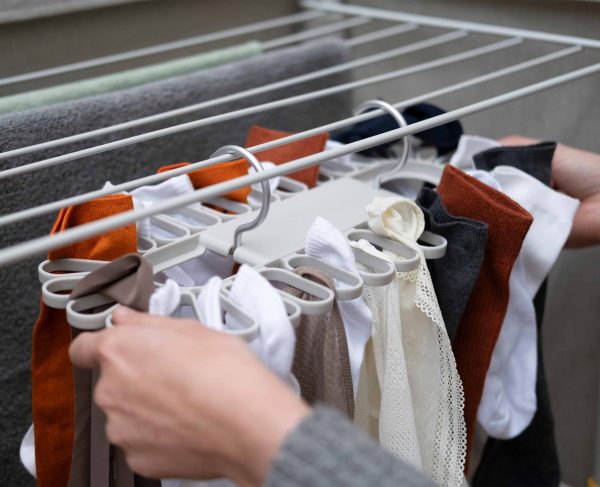 Petal? 32-piece Quick-grip Ecru Drying Hanger - Image 3