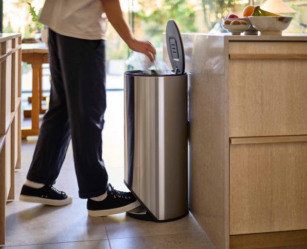 Arc? 30L Easy-push Stainless-steel Pedal Trash Can - Image 3