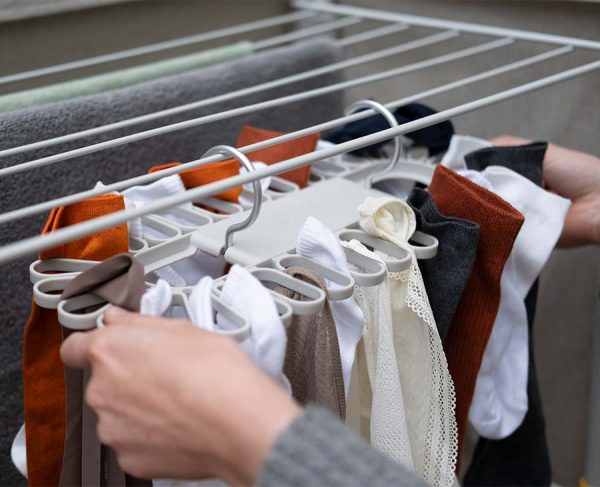 Petal? 32-piece Quick-grip Ecru Drying Hanger - Image 2