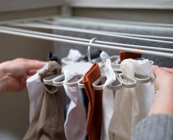 Petal? 22-piece Quick-grip Ecru Drying Hanger - Image 2